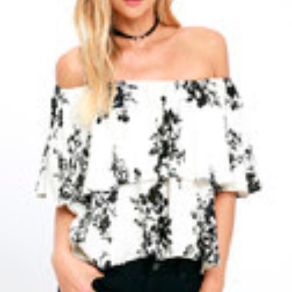Lulus Off-the-shoulder Flowy Blouse - Picture 4 of 4